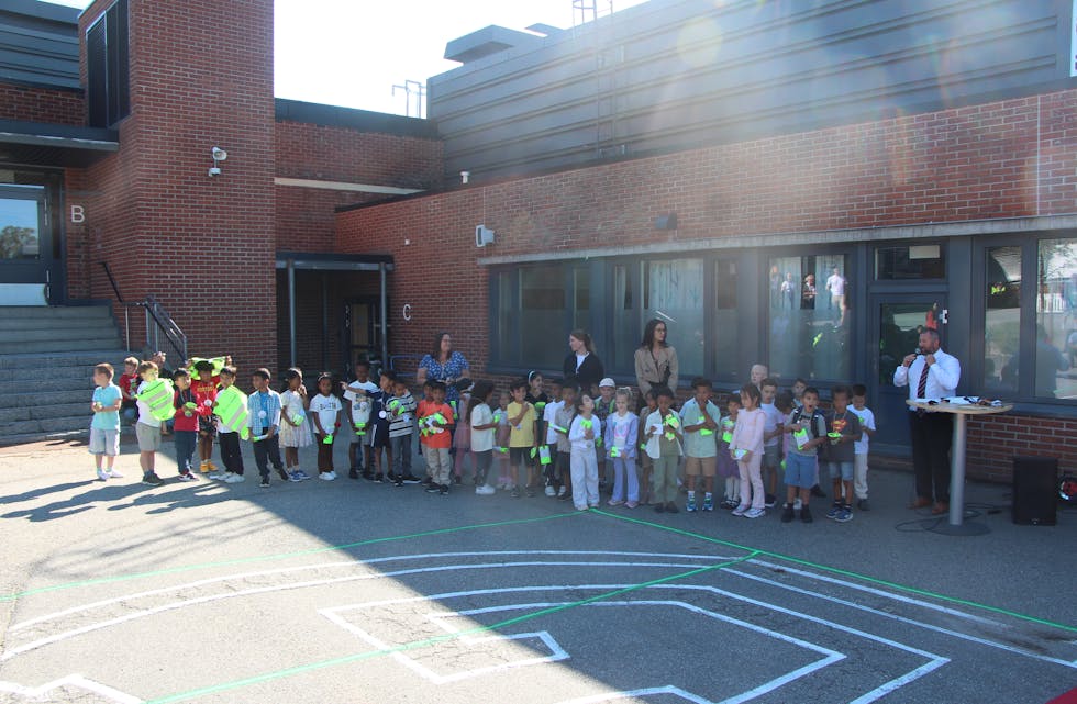 FØRSTEKLASSINGENE: Alle førsteklassingene på Linderud skole.