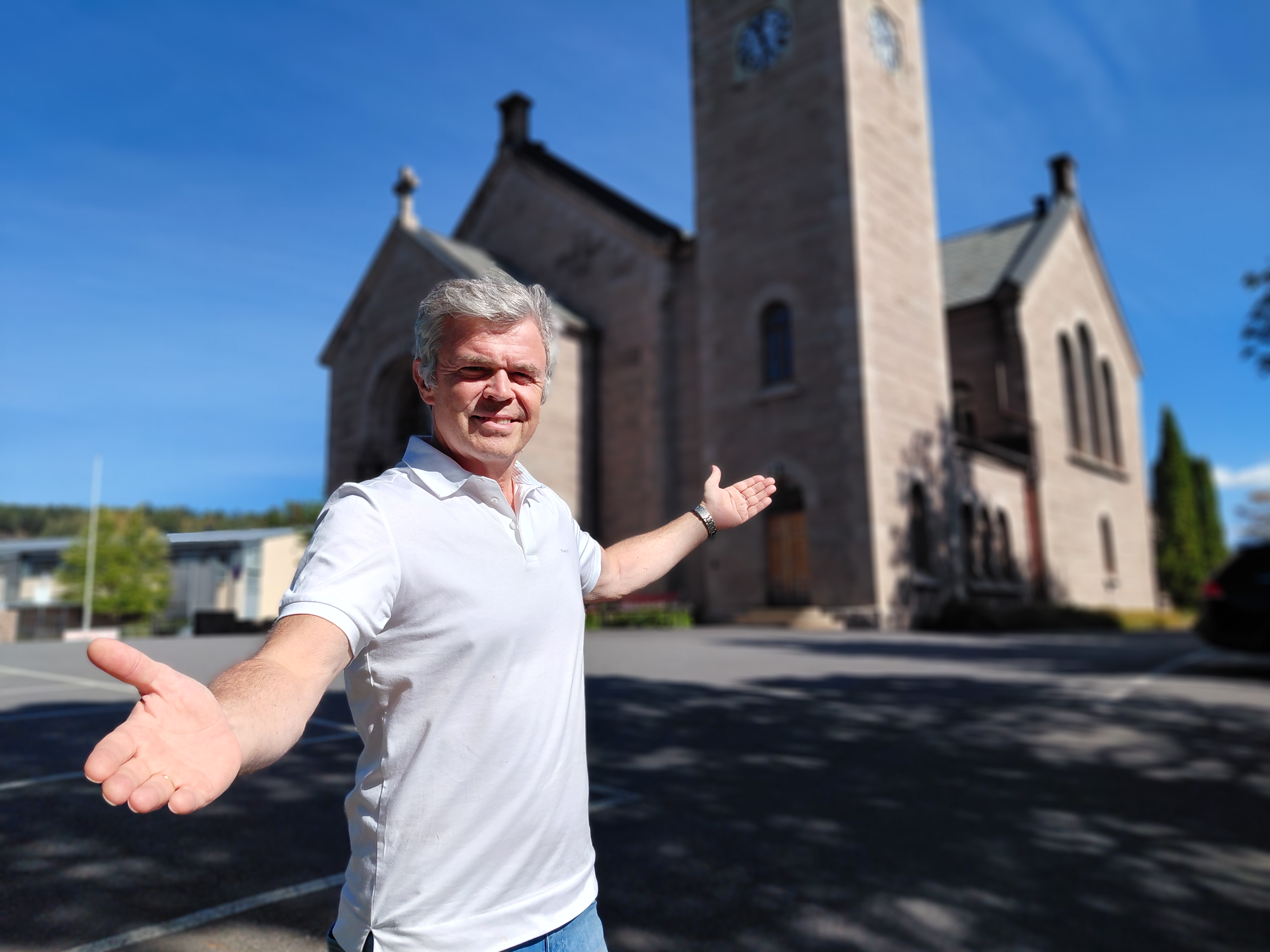ÅPEN INVITASJON TIL KORØVELSE: Roar Berg ønsker publikum velkommen til Grorud kirke og til et innblikk i kammerkorets arbeid før konserten med Brahms.