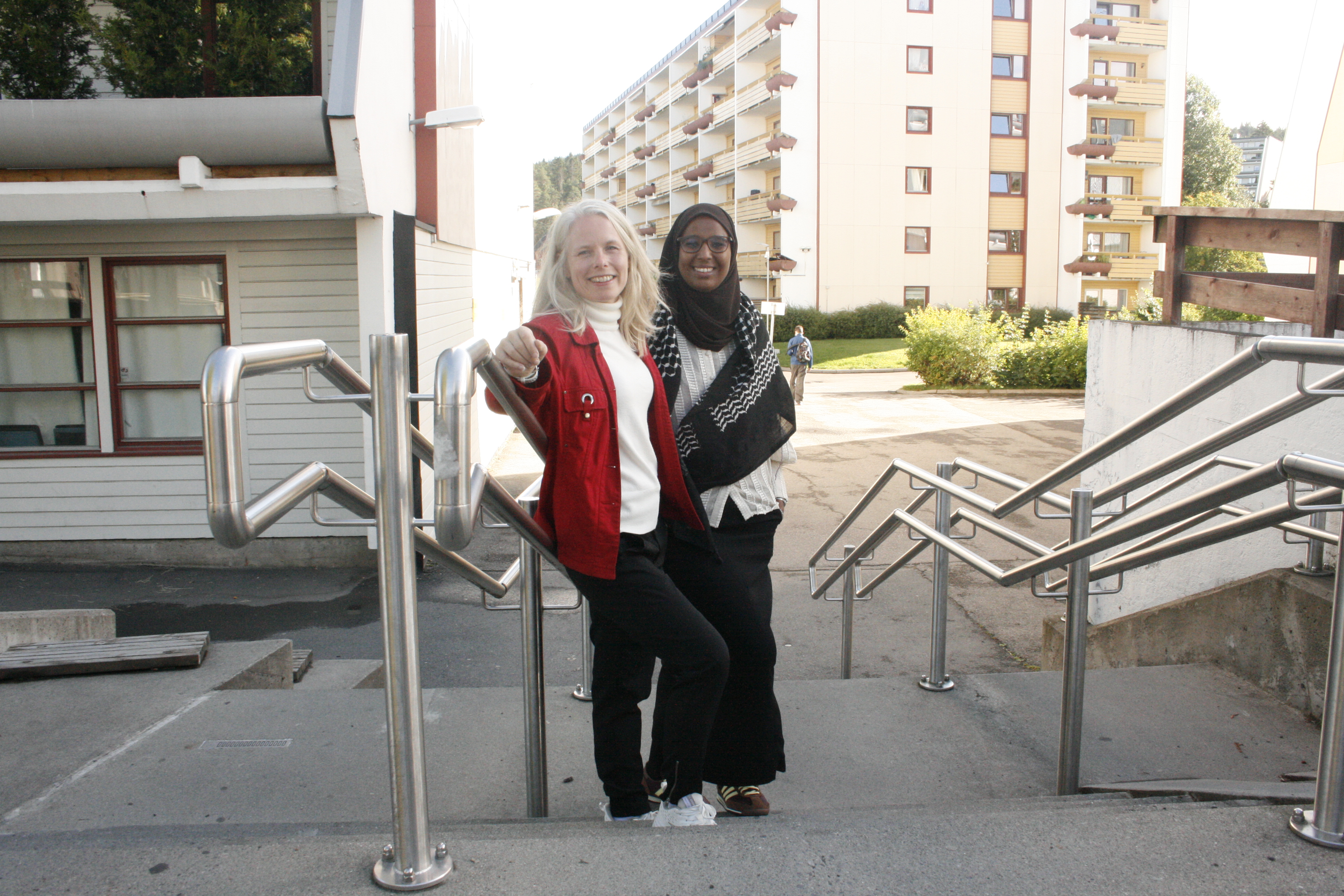 LØSNINGER FOR GRORUDDALEN: SV-politikk er politikk for Groruddalen, mener partileder Kirsti Bergstø (f.v.) og nestleder Marian Hussein, her på sin felles «hjemmebane» på Stovner.