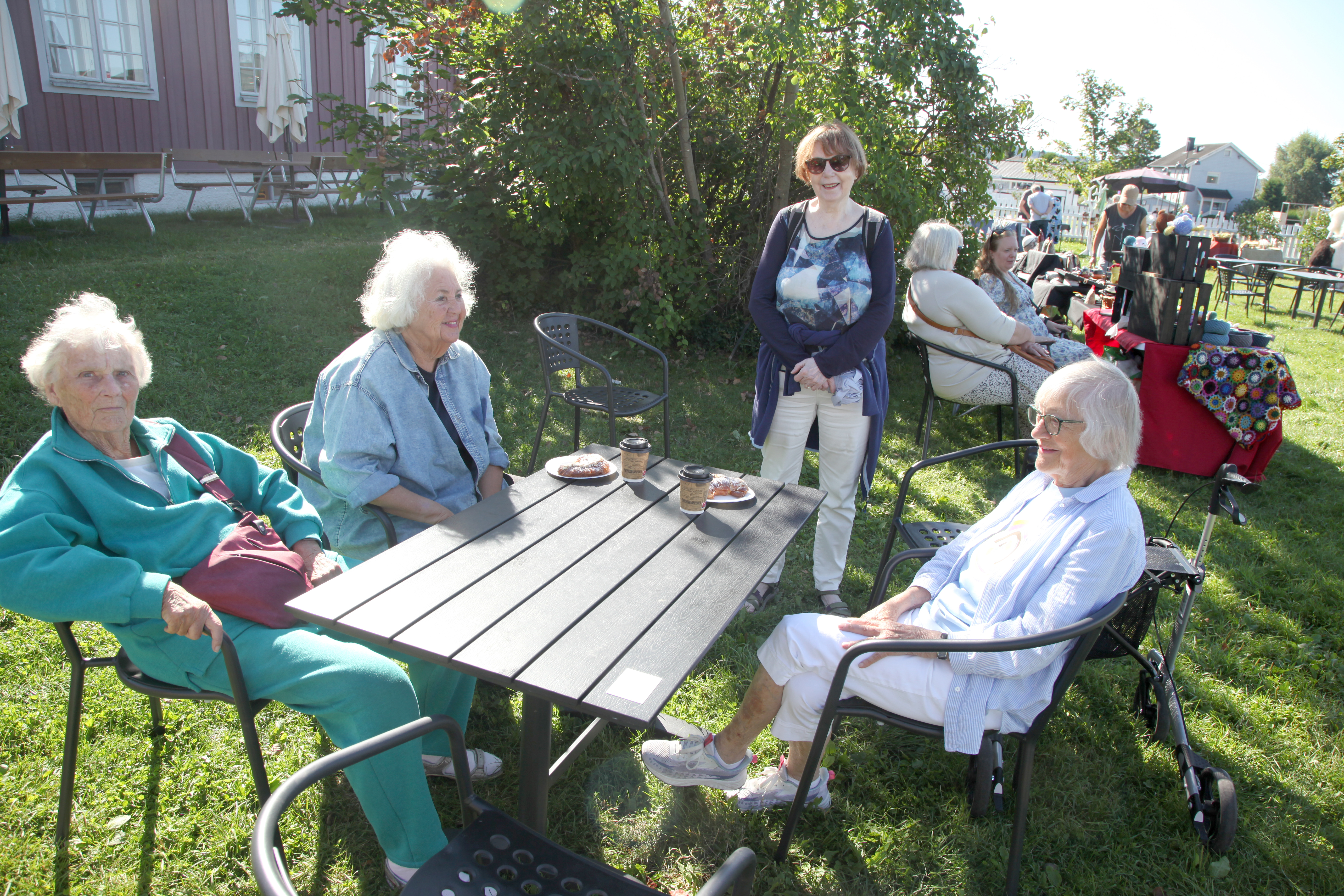 VELJENTE DAMER: Anne Finhammer (f. v.), Tone Buberg, Kari Bjørklund og Ragnhild Rivertz er en kvartett av flotte damer vi stadig vekk møter i mange kulturelle sammenhenger på Grorud.