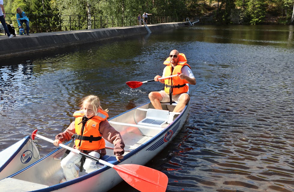 Far Sverre Bolstad tok med datter Amalie på én av sine første kanoturer.