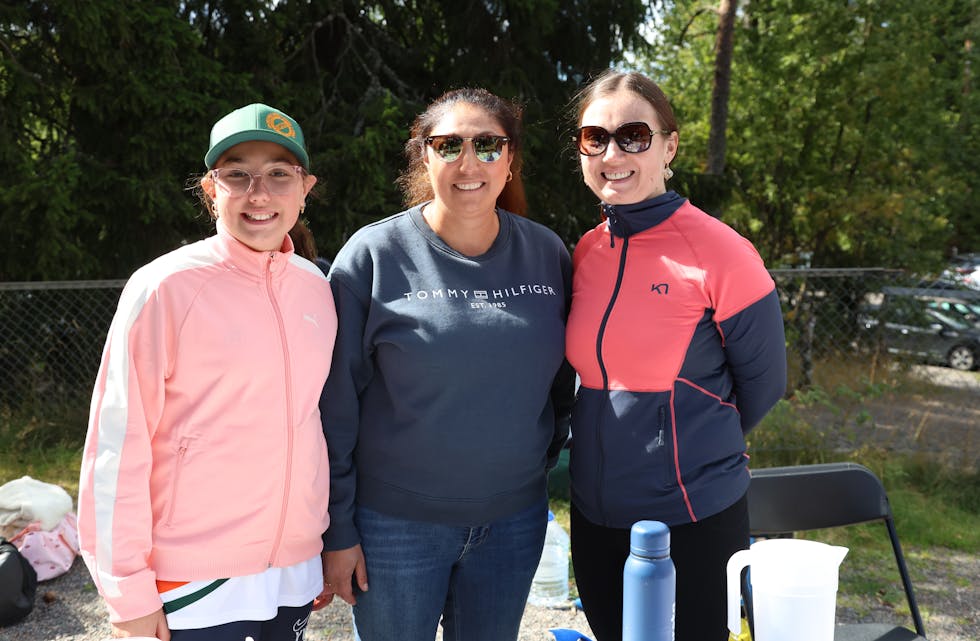 Jasmin, Fatemeh og Renata fra Svømmeklubben Speed.