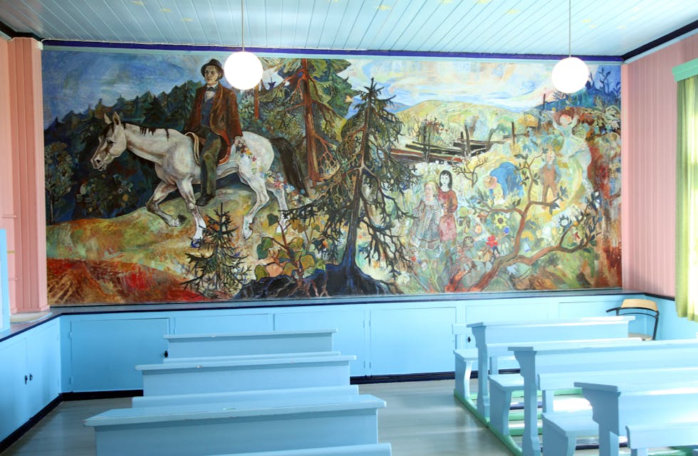 EVENTYRLIG KLASSEROM: Det store oljemaleriet «I natt red'n Henrik forbi», inspirert av Ingeborg Refling Hagens dikt med samme navn, dekker hele den ene veggen i et av klasserommene på Stein skole – eventyrskolen i Nes kommune.