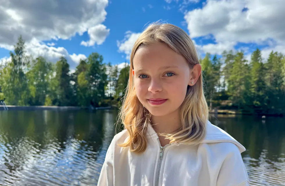 Tilde (11 år) gleder seg til å ta svømmeknappen på lørdag.