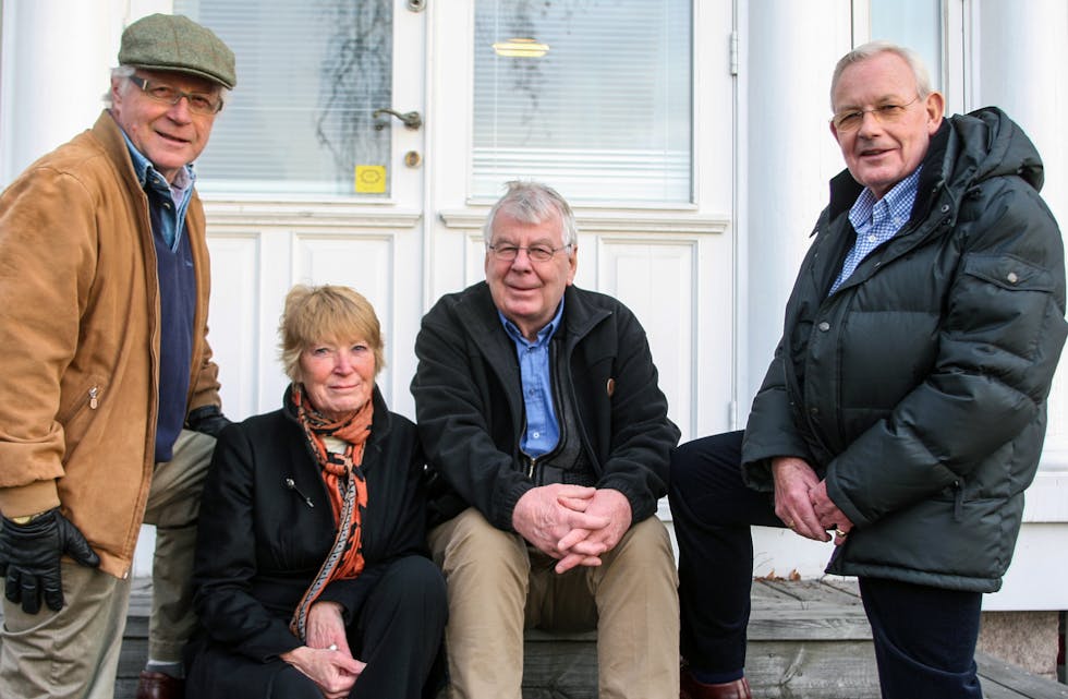 De dalomfattende foreningene møttes under den felles paraplyen Groruddalen Fellsforum for å diskutere saker som gikk på tvers av den enkelte forening. Dette bildet er tatt i 2008 foran avishuset, og vi ser fra venstre Bjørn H. Syversen fra Groruddalen Historielag, Inger Margrethe Eriksen fra Groruddalen Kunstforening, Jan Lillejord fra Kunnskap og Kultur i Groruddalen og Knut Nicolaissen fra Groruddalen Miljøforum. Dette samarbeidet var spesielt aktuelt under etableringen av Groruddals-satsingen.