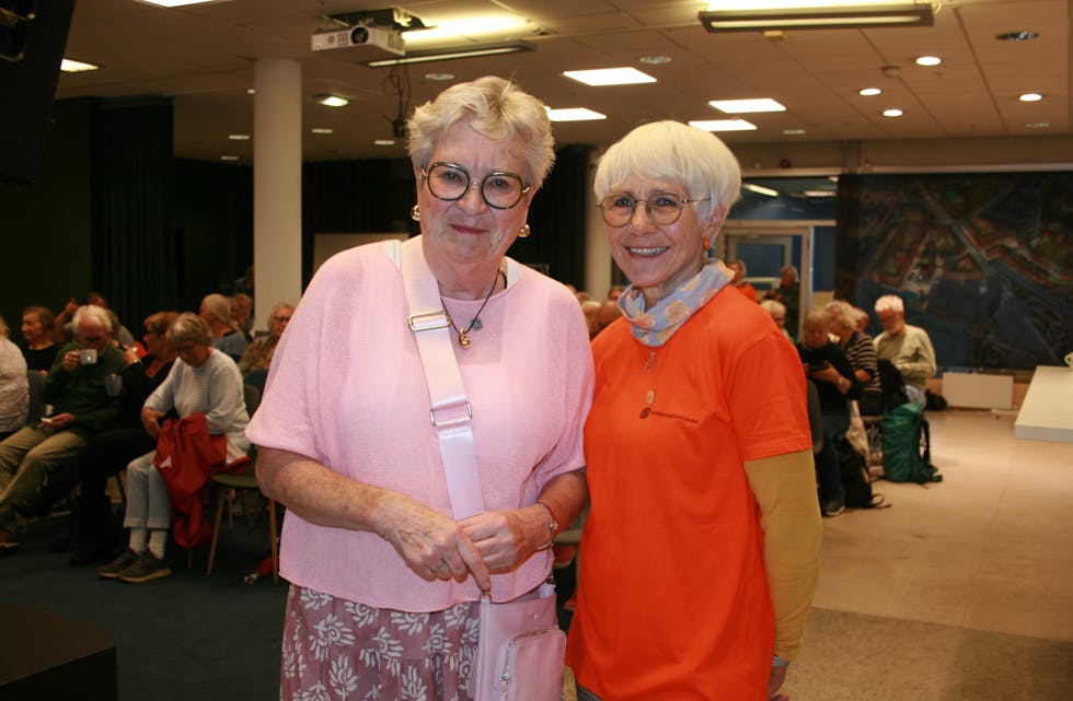 GOD STEMNING: Godt oppmøte da Løren og omegn pensjonistforbund møttes for aller første gang. Her med leder av Oslo Pensjonistforbund, Berly Lund Grønning (t.v.) og leder av Løren og omegn pensjonistforbund, Asrun Aalvik.