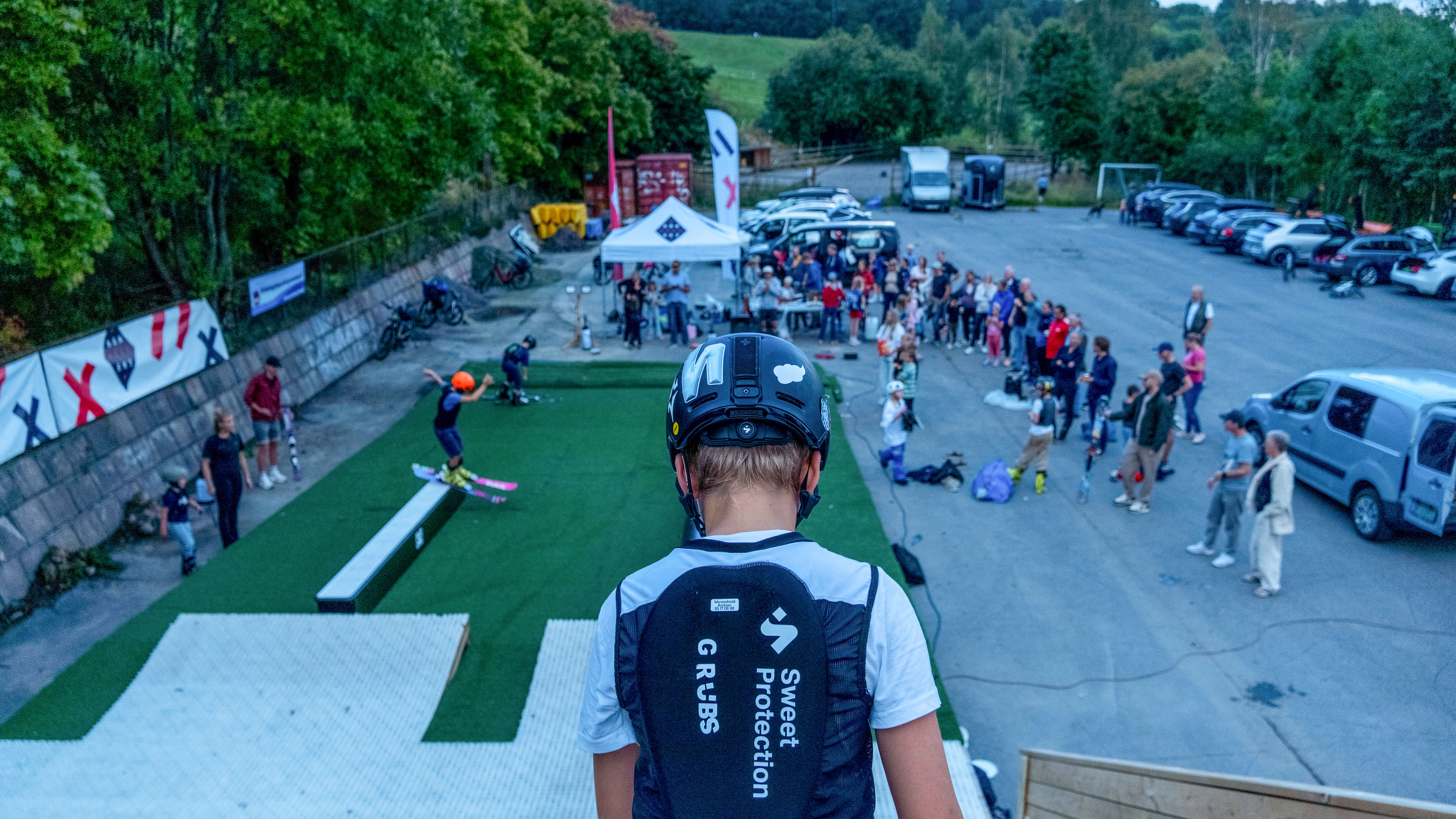 DE SISTE SEKUNDENE: Mange barn tok turen til Årvoll for å teste den nye railrampen. 