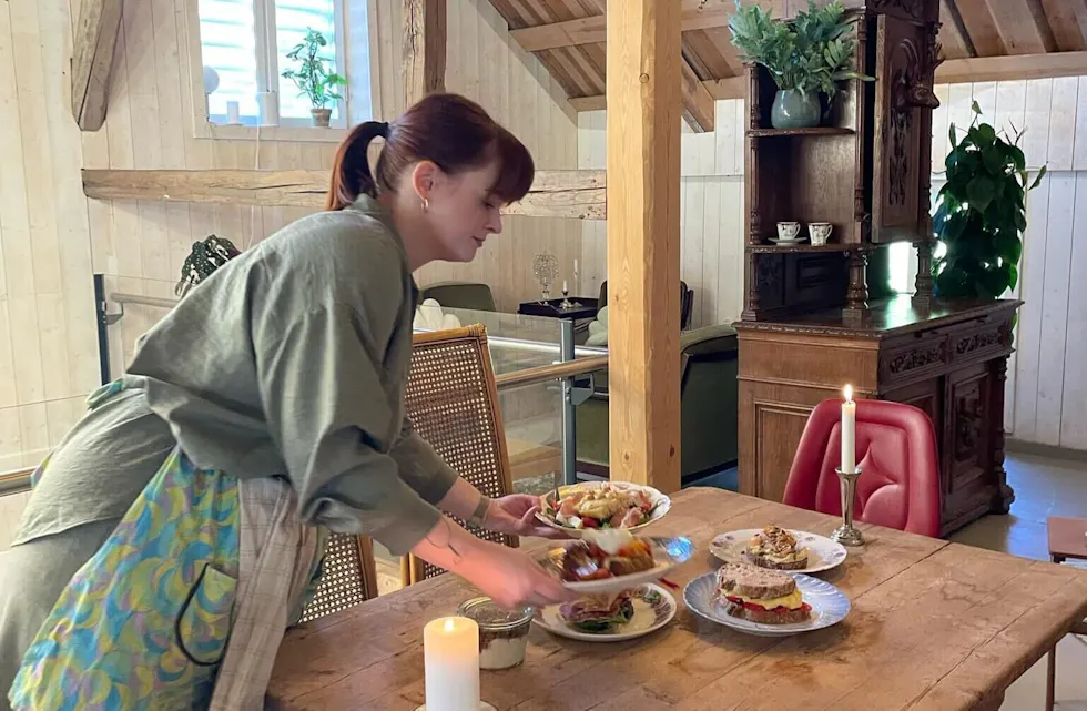 ÅPNER KAFEDØRENE: Fra og med torsdag vil kortreiste råvarer og smakfulle småretter være å finne på Bånkall gård.
