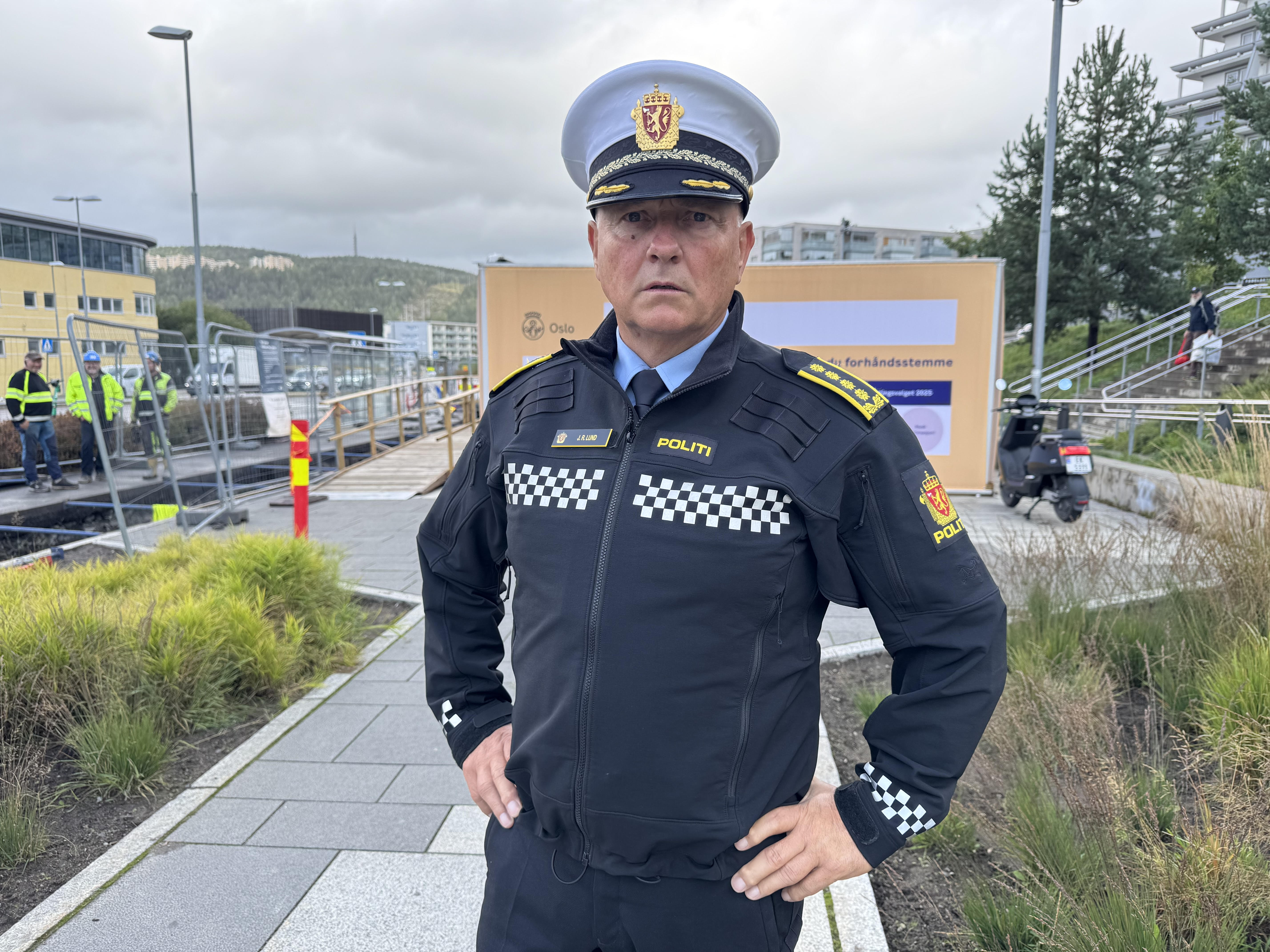 – UAKSEPTABELT: John Roger Lund, leder i Enhet øst, reagerer sterkt på hendelsene med blant annet rasisme i valgboden på Stovner. 