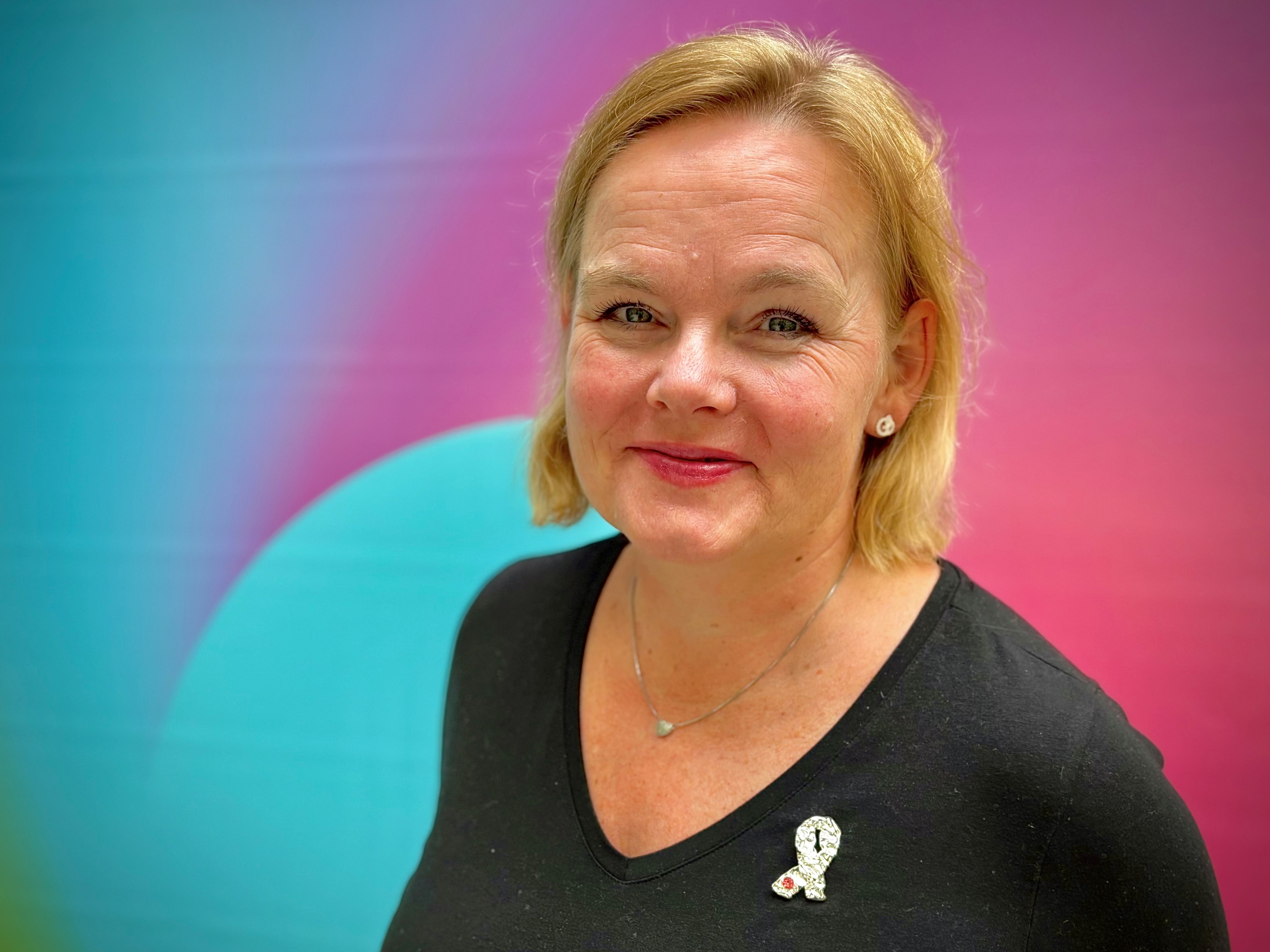 Under årets Rosa sløyfe-aksjon oppfordrer Brystkreftforeningen og regionleder Christine Lager Nesje flere til å møte opp til mammografitimen sin.
