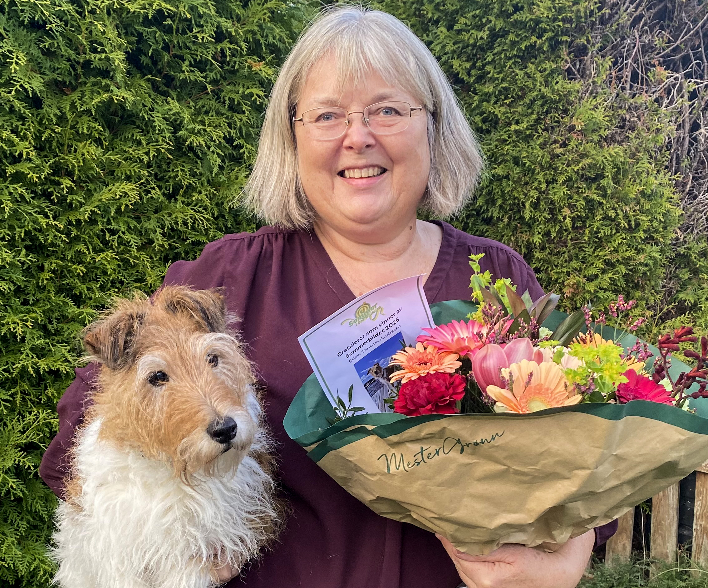 – VELDIG MORO: Ellen T. Andresen synes det er ekstra stas at det er bildet av hunden hennes Nikki som går seirende ut av hele fotokonkurransen.(Foto: Torgunn Kjølstad)