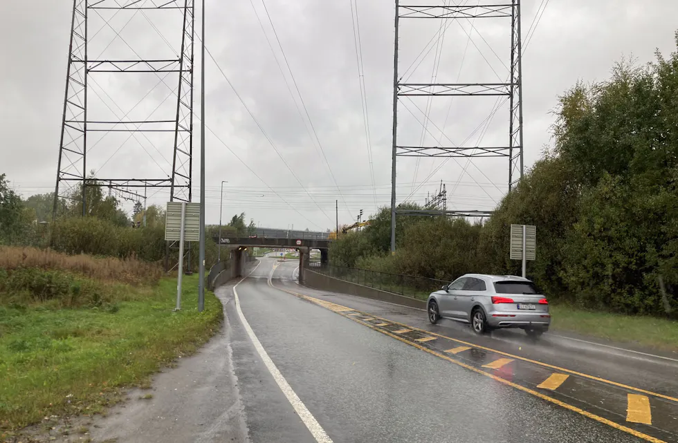 Groruddalen er så langt skånet for de største ødeleggelsene med vær-fenomenet «Amy». Selv undergangen ved Lørenskog jernbanestasjon, som ofte må stenges ved mye nedbør, holder åpent.