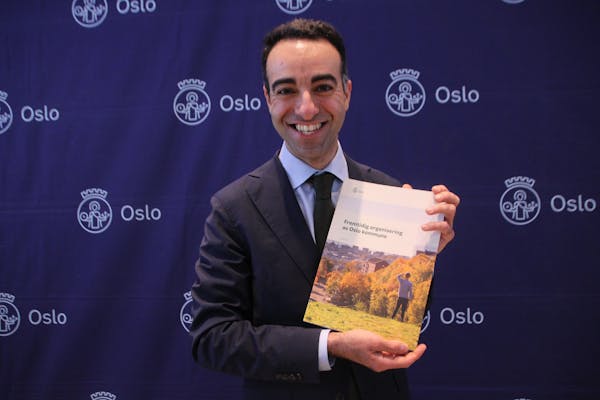 TID TIL Å LESE: Helsebyråd Saliba Andreas Korkunc (H) og byrådet gir lokalpolitikerne en måned lengre frist til å finlese og komme til med innspill til. planen han stolt la fram forrige torsdag.