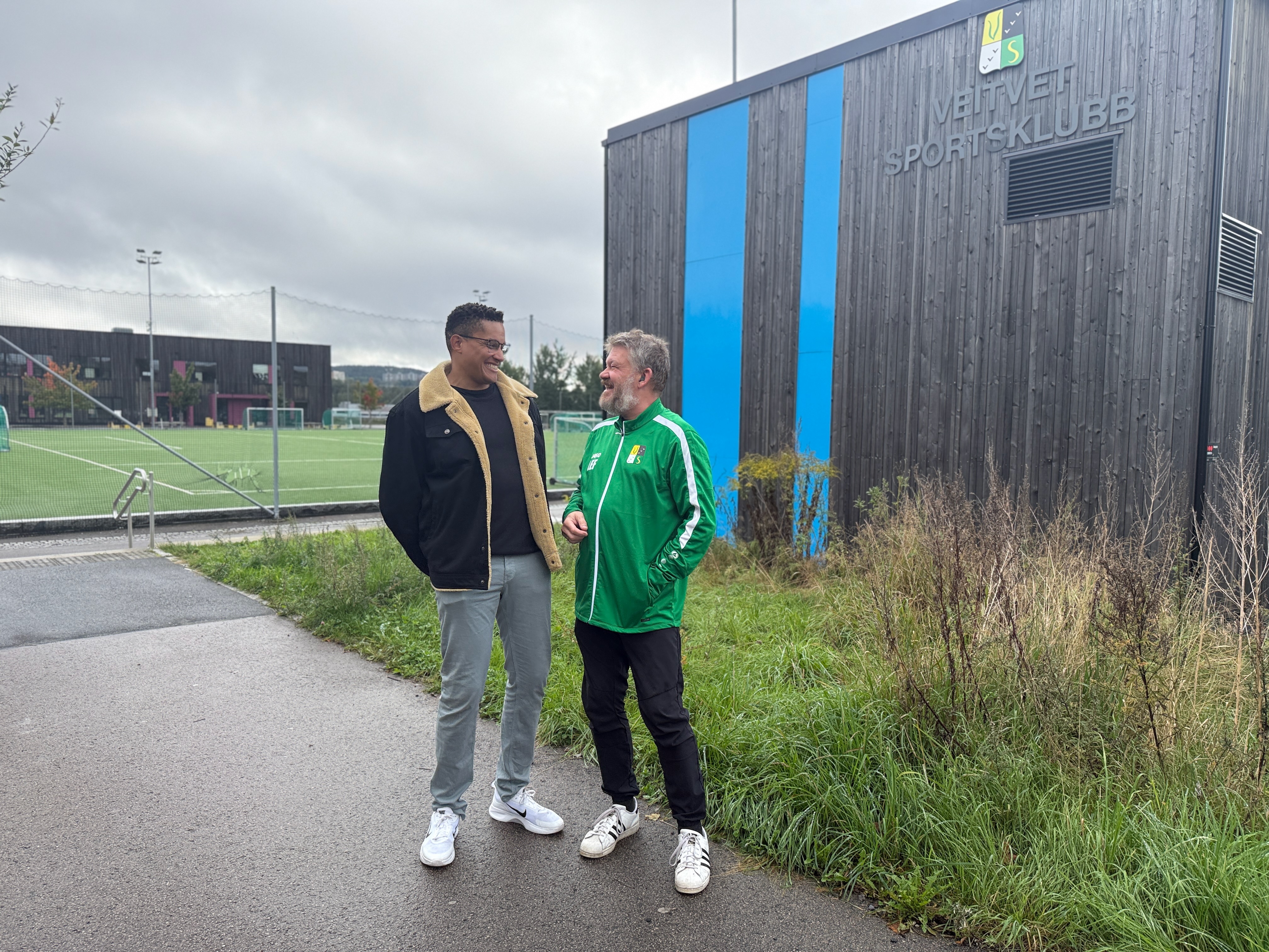 KLAR TIL INNSATS: Nickolas Paynter (t.v) er ny daglig leder i Veitvet SK. Her med styreleder Lars Erik Fuglesang.