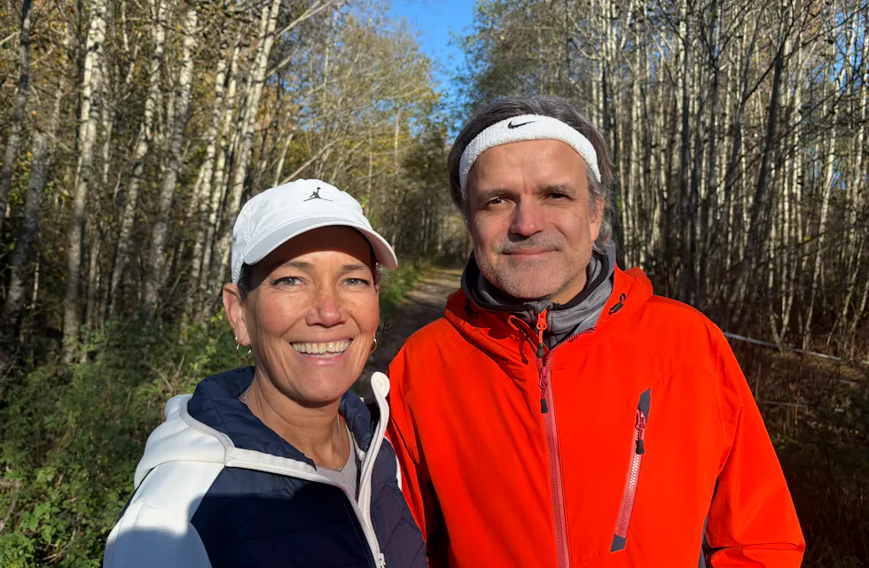 Ekteparet Monica og Sten Erland Hermundstad holder på vanen med å jogge hver dag, uansett vær og årstid.