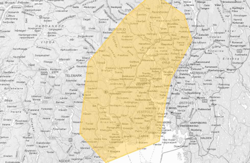 REGN: Gult farevarsel for kraftig regn. Skjermdump: Varsom.no / NVE