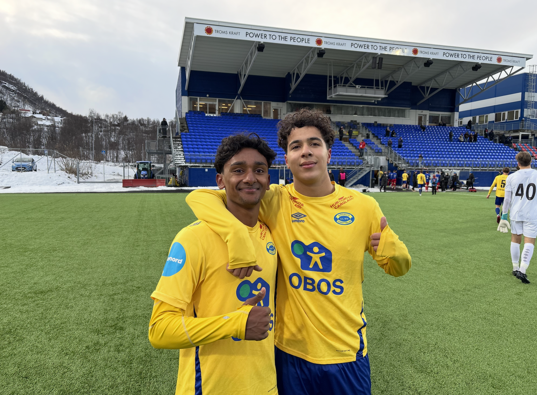 Thulaxshan Siva (t.v.) fikk sin debut, mens driblefanten Otman Khris ble matchvinner da han scoret på overtid og sikret 2-1-seieren. Foto: Frode Englund.