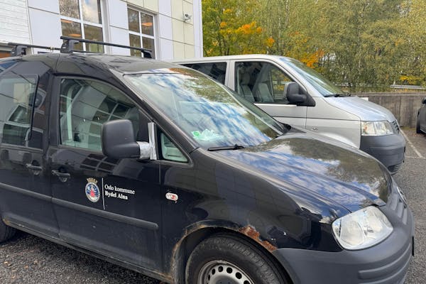 GÅR SOM EN KULE: Bydel Alna har fremdeles tre fossilbiler i tjeneste, og de skal forbli i tjeneste - inntil videre.