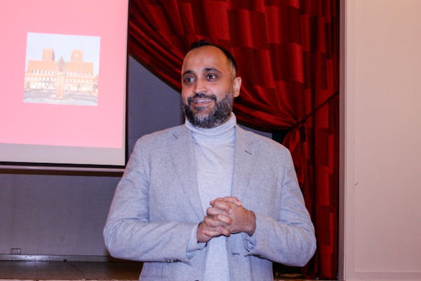 ARBEIDERPARTIET MÅ VÆRE MED: Abdullah Alsabeehg (Ap) er tydelig på at det er viktig at Arbeiderpartiet er med på å ta avgjørelser om bydelsreformen.