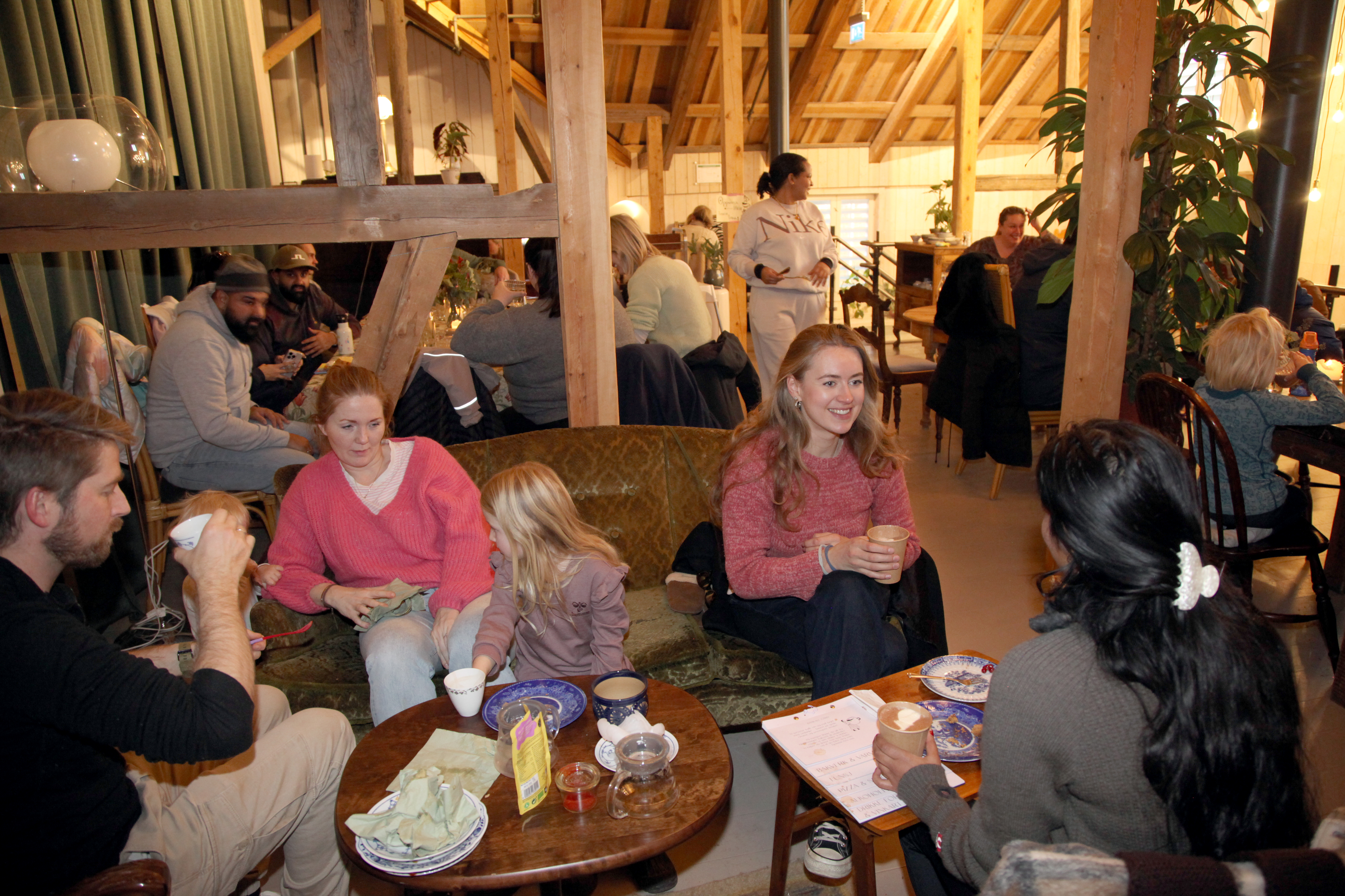 ALLE ALDRE: En kafé hvor alle i alle aldre føler seg hjemme.  

