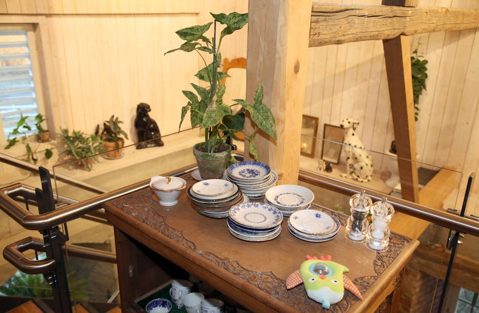 BEHAGELIGE OMGIVELSER: Atmosfærisk og koselig på Bånkall gård.