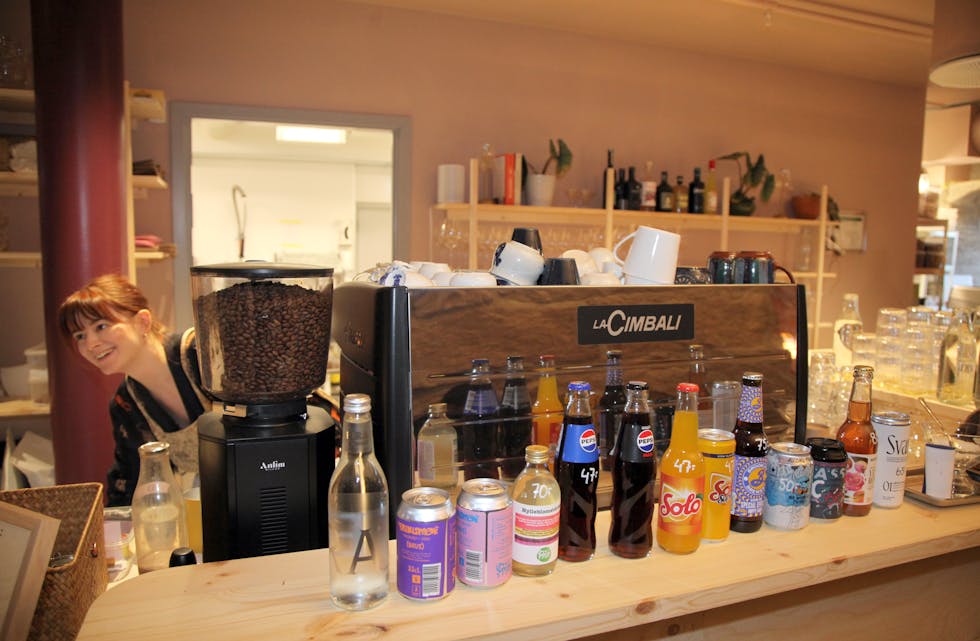 SMILENDE KAFEVERT: Alltid et smil selv om tempoet er høyt!