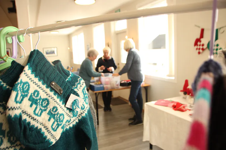 KLART FOR BASARHELG: Høybråten sanitetsforening ønsker velkommen til basar, noe de har lang tradisjon med på denne tiden av året.