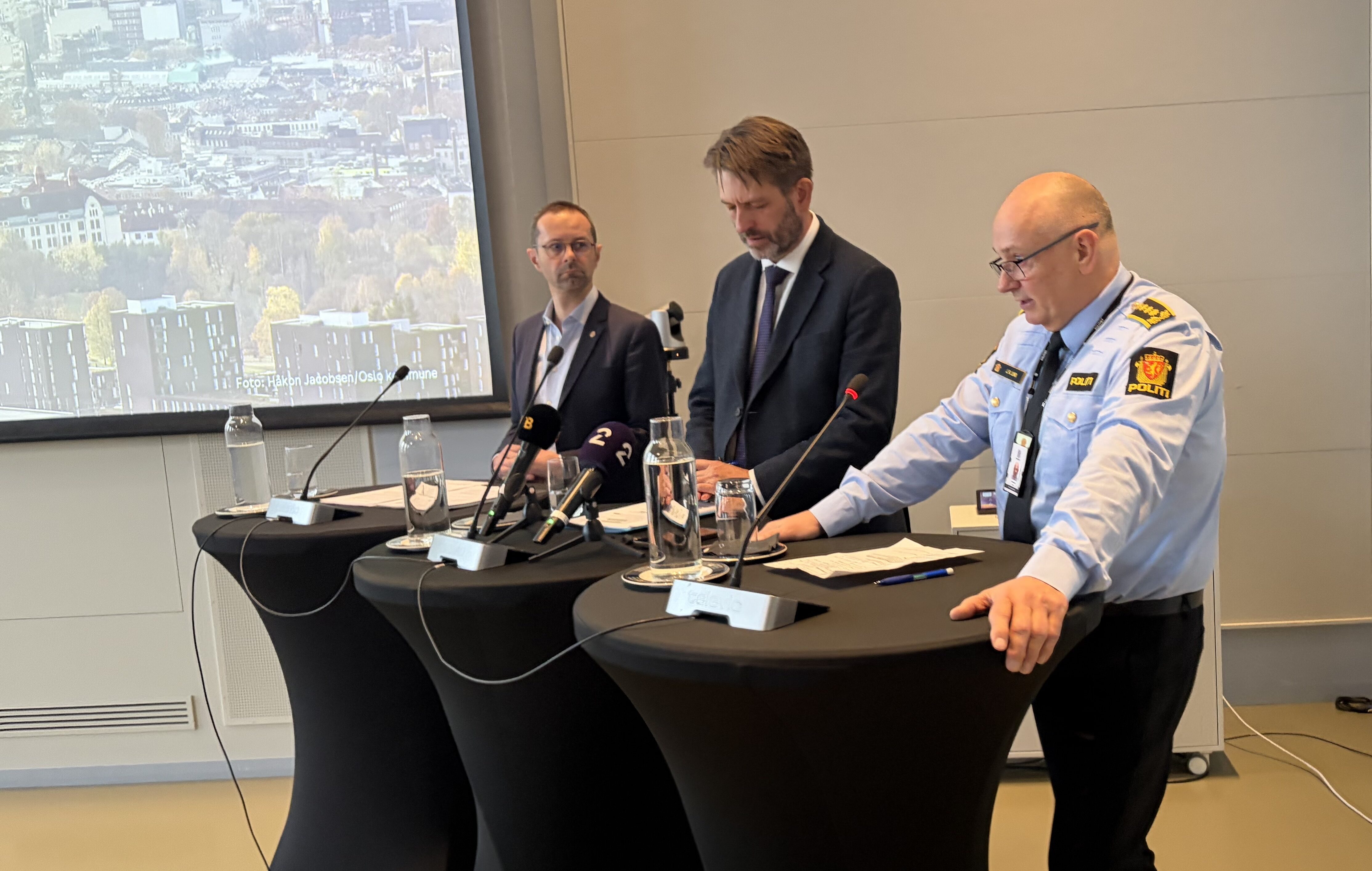 123 MILLIONER: Tilleggsinnstillingen går til alt fra forebyggende og generelle tiltak for barn og unge, til spesifikke grep for unge som er dømt for flere tilfeller av kriminalitet. Finansbyråd Hallstein Bjercke (V, f.v.), byrådsleder Eirik Lae Solberg (H) og enhetsleder for Enhet øst, John Roger Lund, presenterte tiltakene i fellesskap.