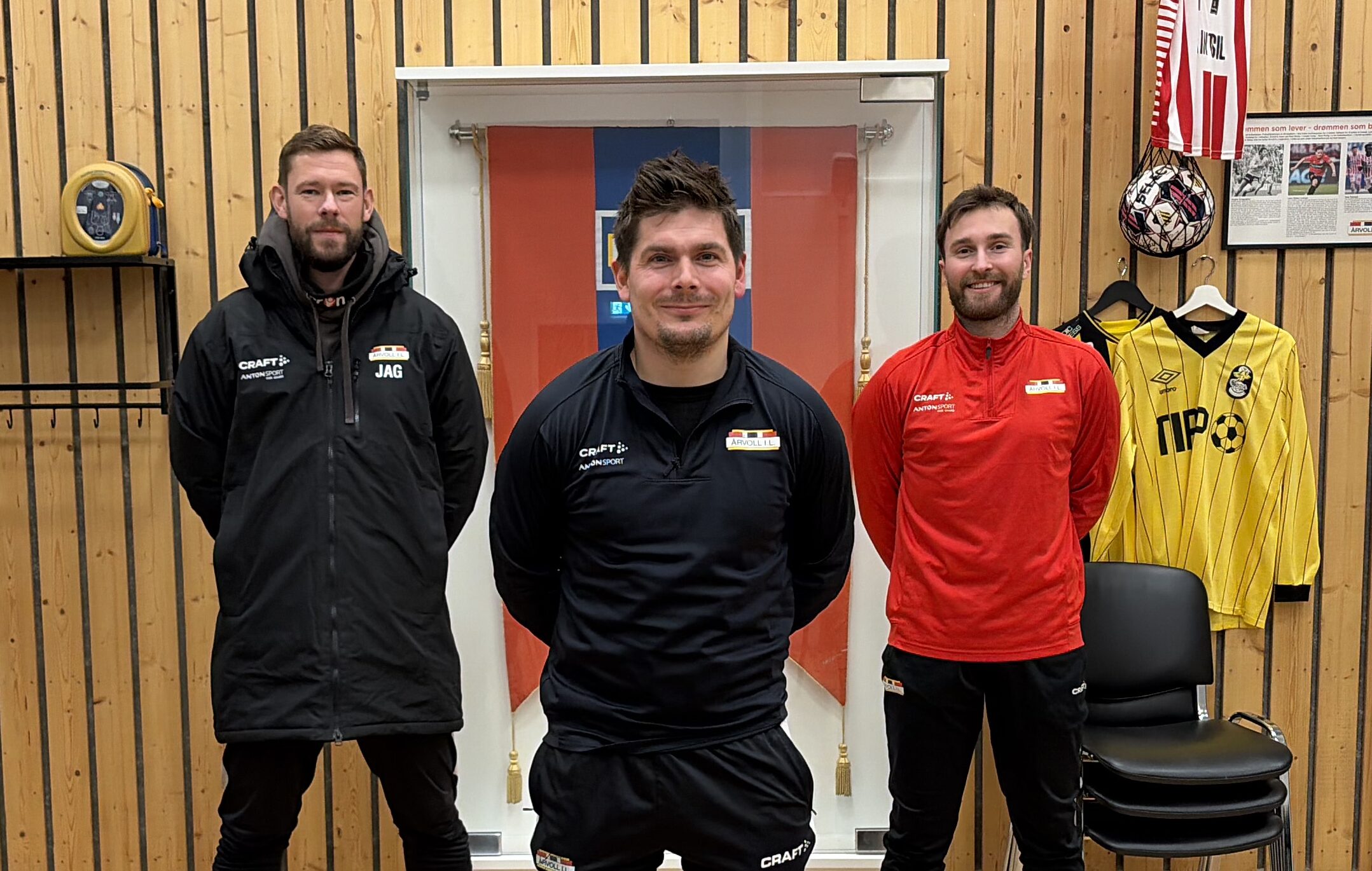 NY TRIO VED RORET: Jens Andersen (f.v.), Anders Kogstad og Mats Andersen utgjør Årvolls nye trenerteam. 