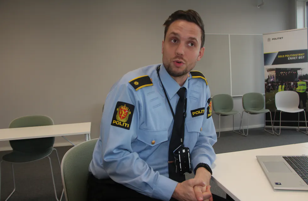 SÅNN SKAL DET VÆRE: Jørgen Christiansen er svært fornøyd med en trivelig og rolig halloween-feiring.
