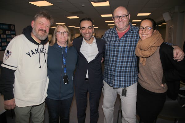 VEL BLÅST: Groruddalen Miljøforum kan klappe seg fornøyd på ryggen etter et vel gjennomført møte om bydelsreformen. Her med varamedlem Lars Erik Fuglesang, leder Heidi Trøen, byråd for helse, Saliba Andreas Korkunc (H), styremedlem Kristian Egil Batta Torheim og styremedlem Frøydis Strømme Jørve.