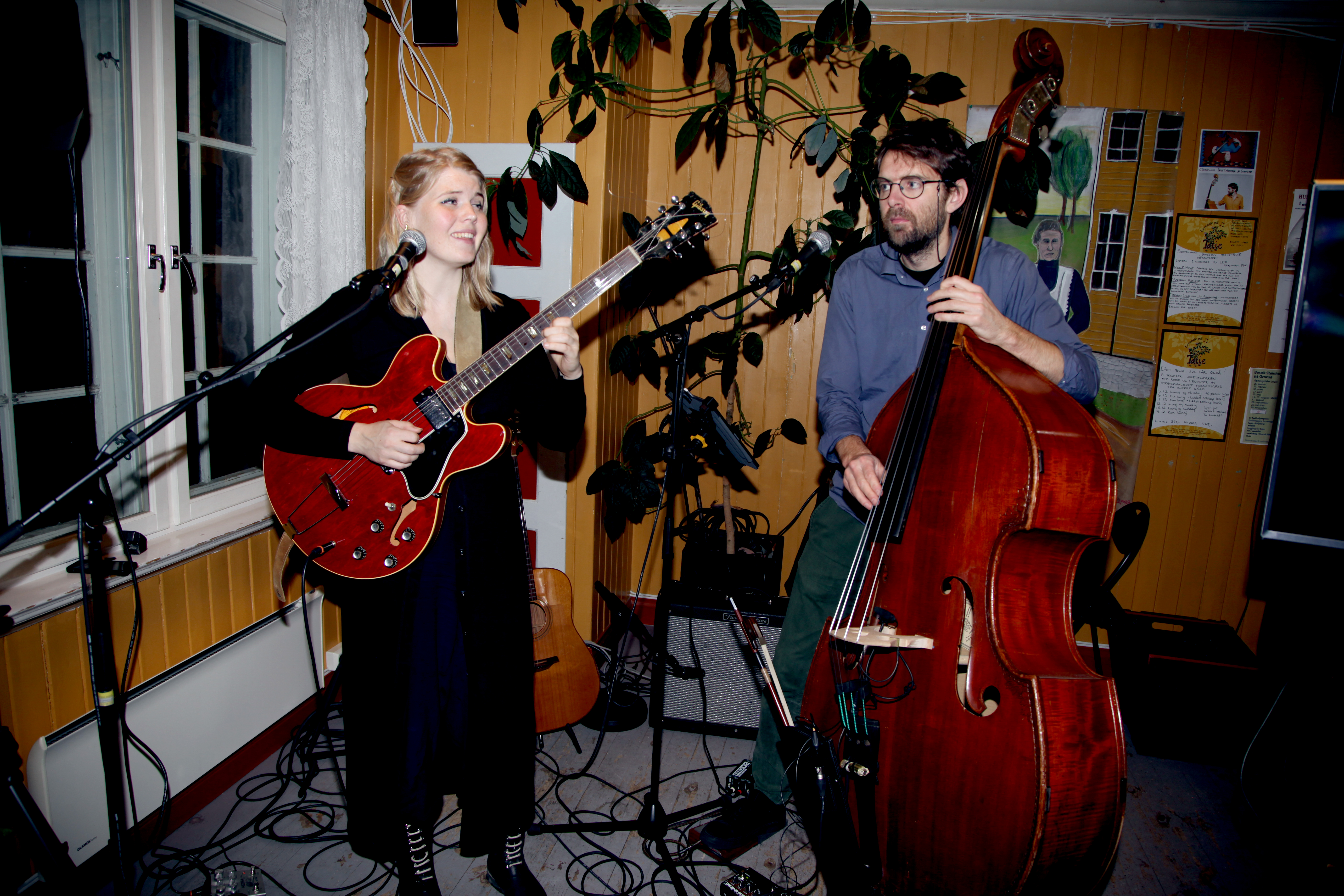 FANT TONEN: Fra første gang de møttes fant Oddrun Lilja Jonsdottir og Jo Fougner Skaanskar hverandre på alle mulige måter – og det skjedde på Ammerudhjemmet. Sist helg var det publikum på Tatie som fikk oppleve de to eminente musikerne og sangerne.