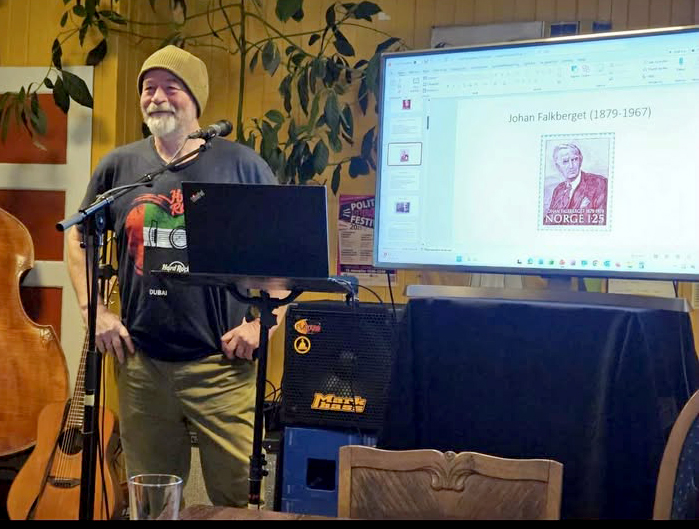 FRIMERKEFRELST JOURNALIST: Rolf E. Wulff kom på ideen om å finne ut hvor mange frimerker som kan linkes til Groruddalen. Det har ført til en lang rekke artikler i lokalavisen – og en rekke foredrag.