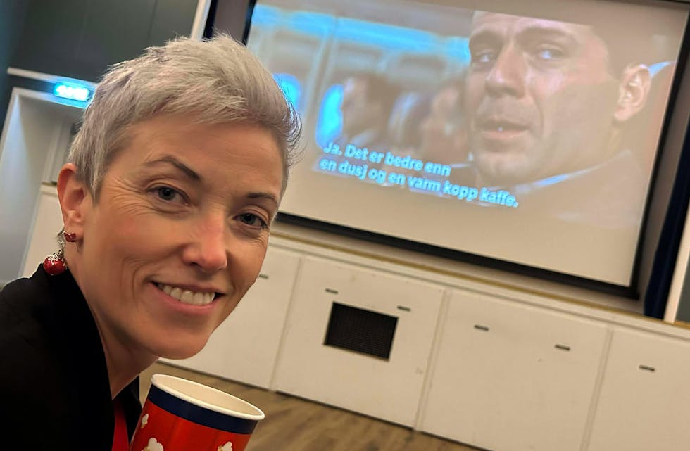 TONE OG BRUCE: Die hard, Brue Willis og gratis popcorn. Tone Borgen angrer ikke på at hun til slutt endte opp på kino på Furusetheimen siste fredag før jul. En nedstressende opplevelse etter en særdeles hektisk dag.