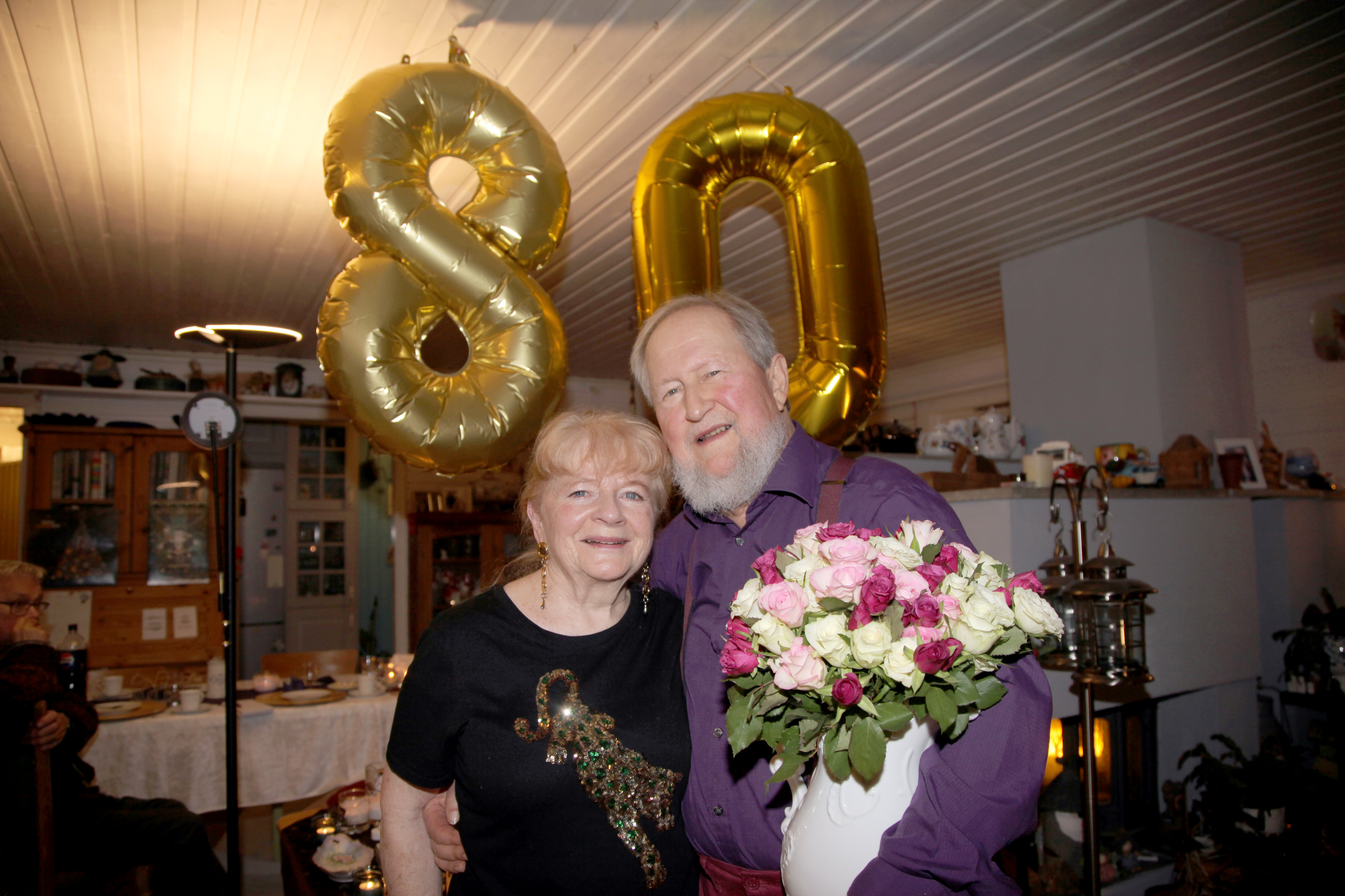 LANGT EKTESKAP: Frøydis og Gunnar møttes allerede på barneskolen hvor forelskelse oppstod. Noen år senere giftet de seg - og nå har de vært gift i 58 1/2 år.