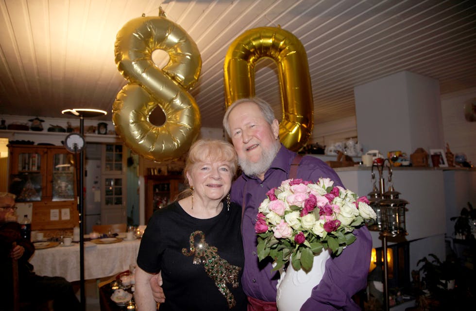 LANGT EKTESKAP: Frøydis og Gunnar møttes allerede på barneskolen hvor forelskelse oppstod. Noen år senere giftet de seg - og nå har de vært gift i 58 1/2 år.
