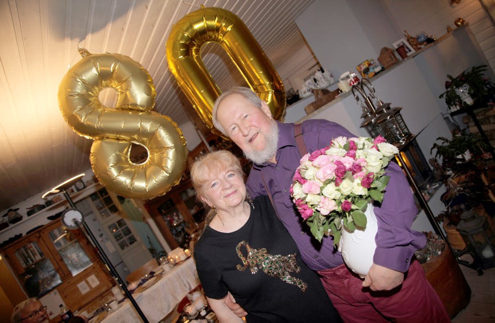 LANGT EKTESKAP: Frøydis og Gunnar møttes allerede på barneskolen hvor forelskelse oppstod. Noen år senere giftet de seg - og nå har de vært gift i 58 1/2 år.