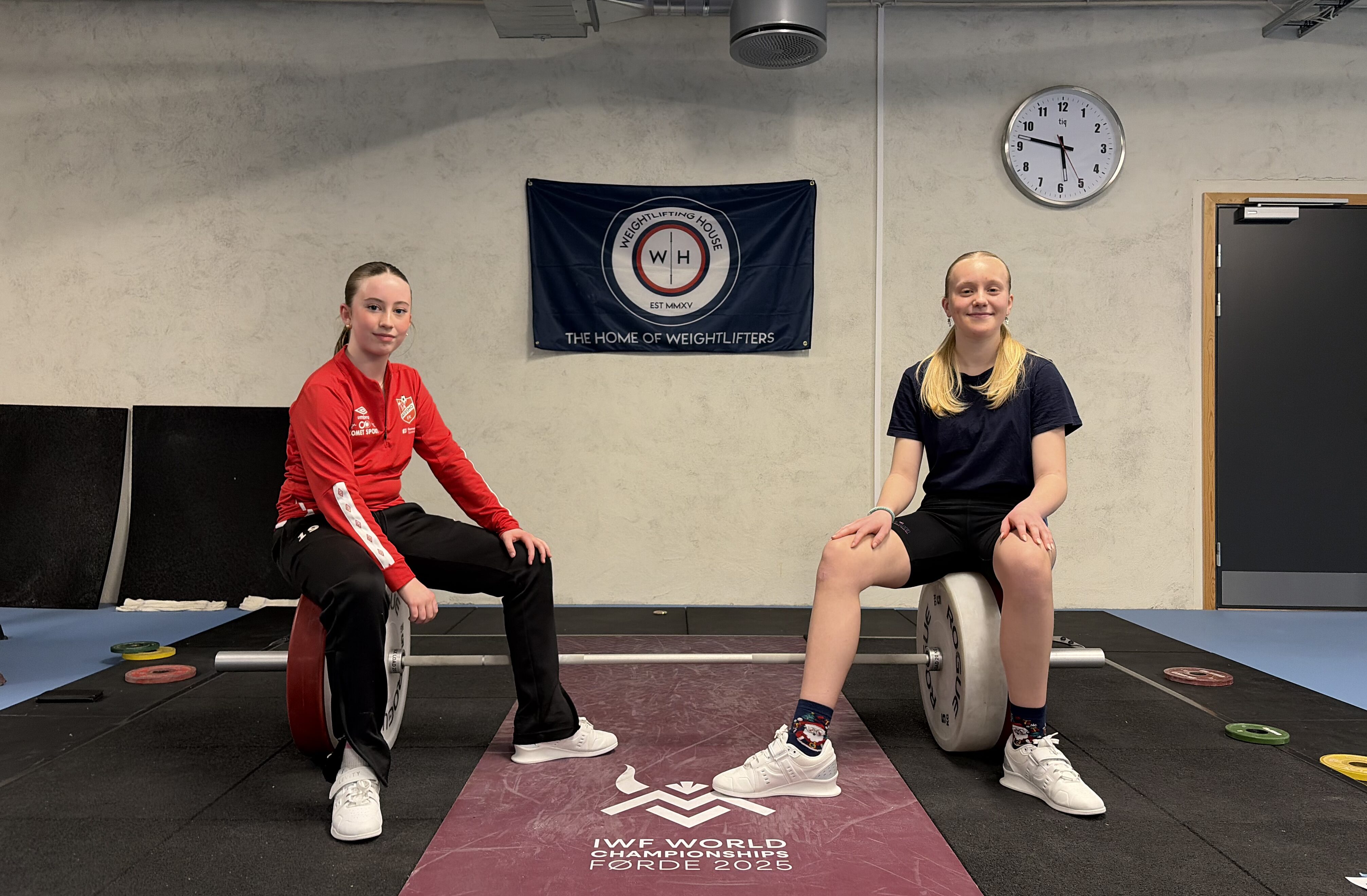 TOLV ÅR OG STERKE:
Marielle Hestmann Bruland (t.v.) og Josefine Sjeltorp Nyborg har funnet treningsgleden i vektløfting hos Høybråten og Stovner IL. Nå håper de å få flere jevnaldrende med på løfteskole i nærmiljøet.