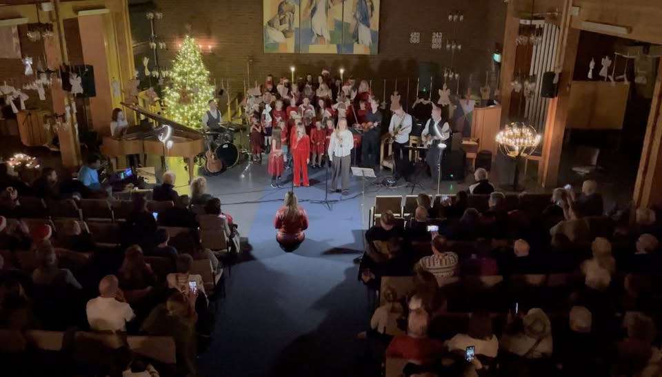 JULETONER I KIRKA: Til helgen åpner Ellingsrud kirke dørene for julekonsert. 
