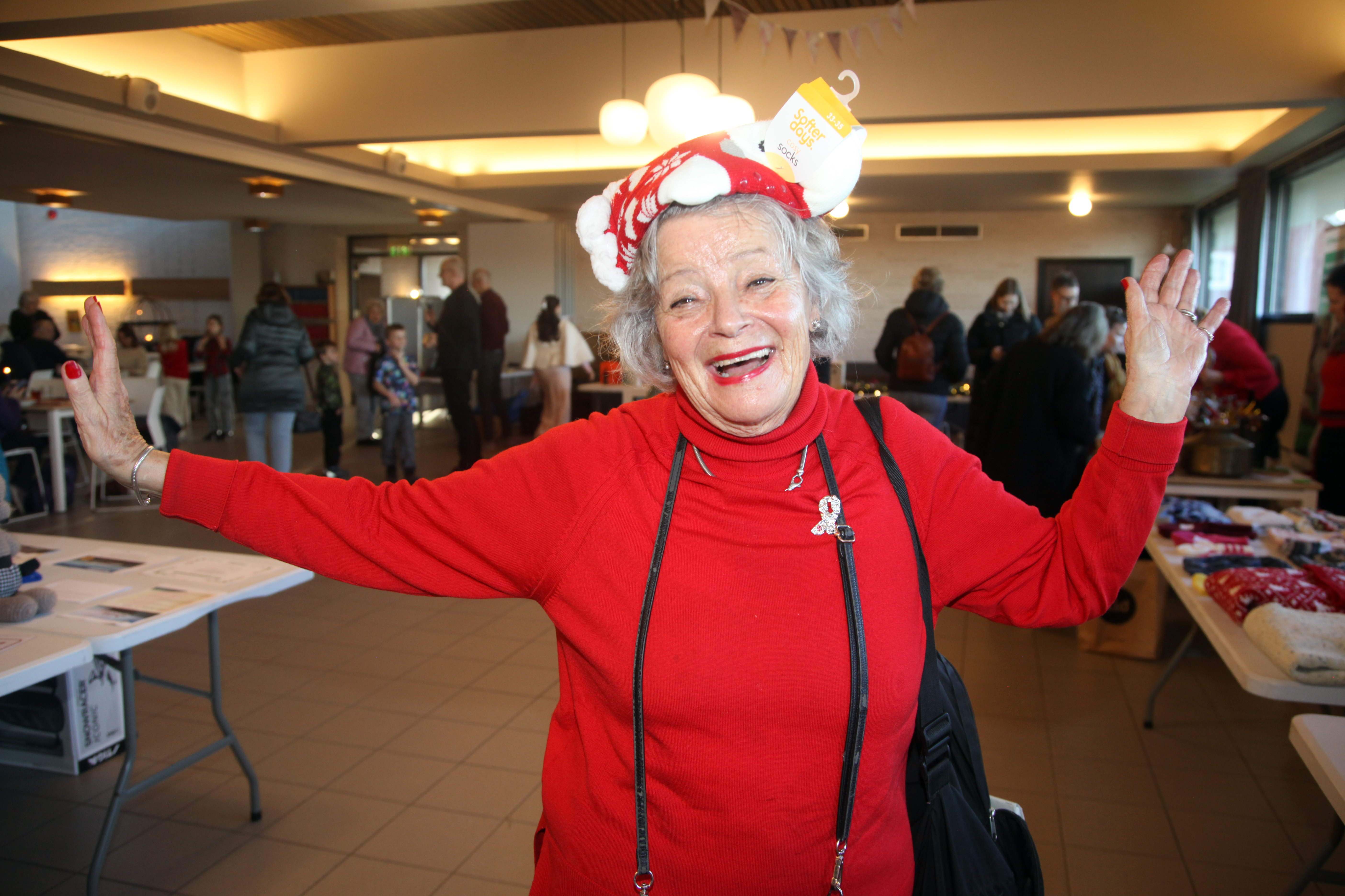 JULEGLAD DAME: Det mangler ikke på godt humør hos Liv Storm Hesle. Dessuten er hun helt julegal og har allerede gjort i stand adventssenga hjemme på Haugerud.