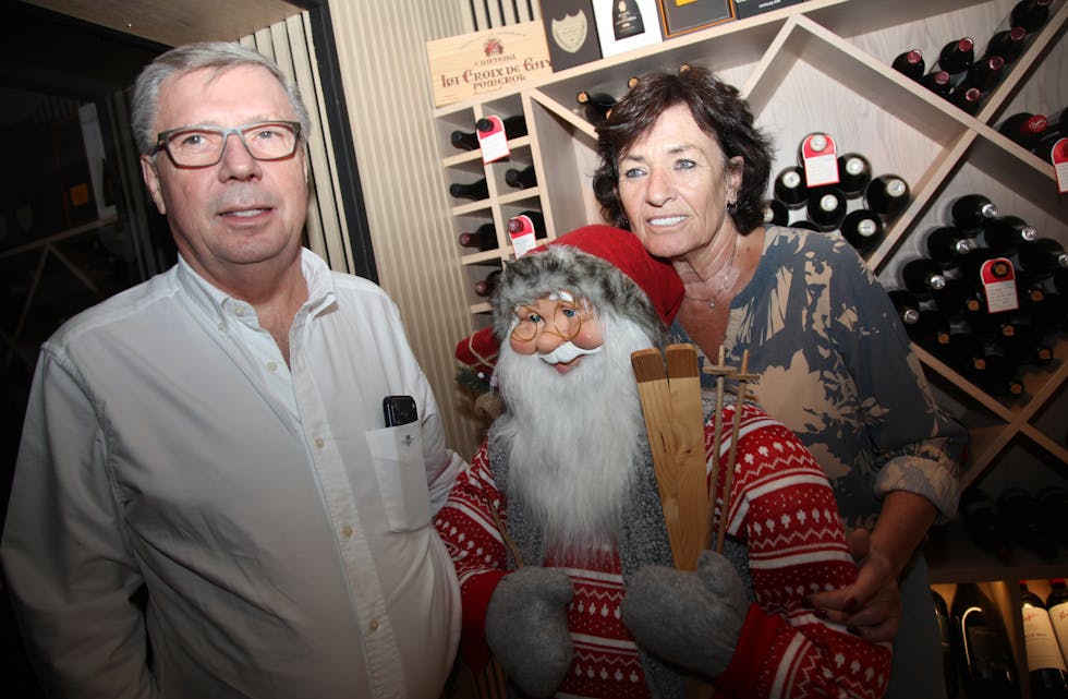 NISSEGALT EKTEPAR: Jan Nielsen må innrømme at han etter hvert har begynt å bli like nissegal som kona Rigmor Nervik – men ikke like gal som han er etter å samle på edle årganger av vin.