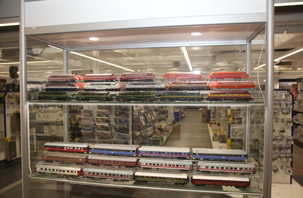 IMPONERENDE MENGDE: Siden starten har Finn G. Moe solgt over en halv million togmodeller over hele verden.