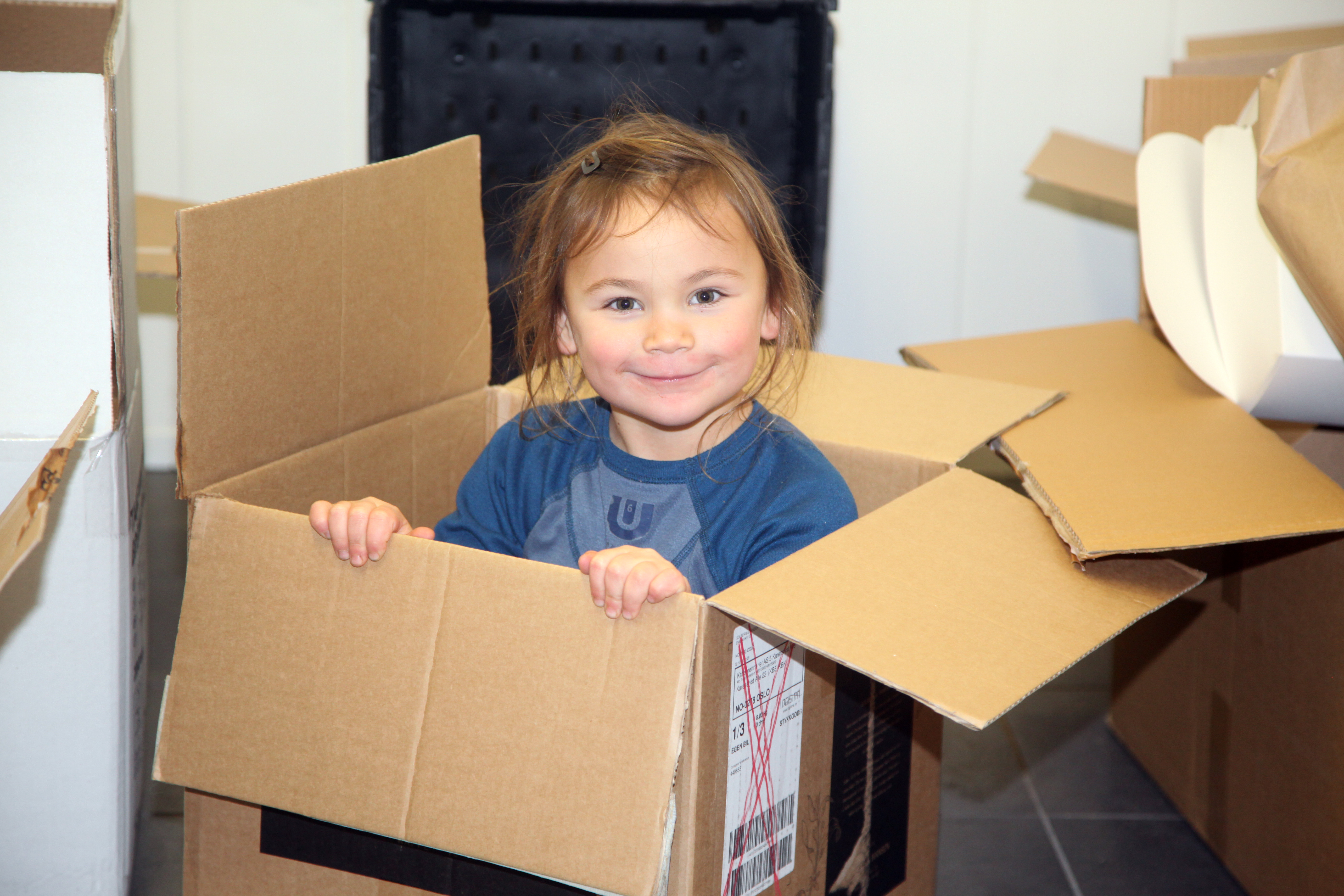 PERSONLIG JULEGAVE: En eske, et smil – og vips har man laget sin egen julestemning. Noen gaver pakker seg selv.