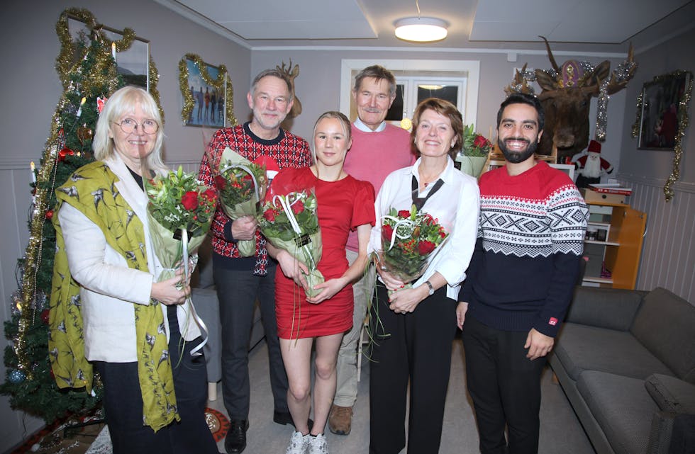 VELFORTJENT TAKK: Styret i Wild X fikk blomster og takk for meget solid innsats i løpet av året. Vigdis Saure (f v), Rolf Utgård, Lejla Pezerovic, Thomas Marthinsen, Ingunn Vatnøy (styreleder) og Amir Ranjbar (daglig leder).