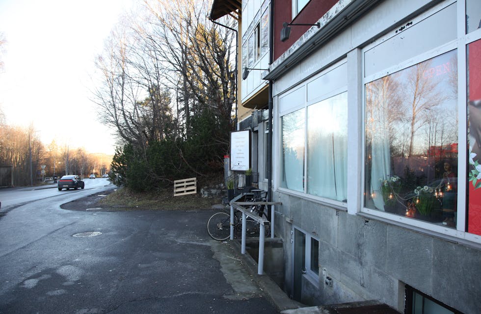 LEGENDARISK VEGG: «Lokomotivet i veggen» er borte for lengst langsmed Strømsveien hvor Norsk Modelljernbane holdt til i mange år.