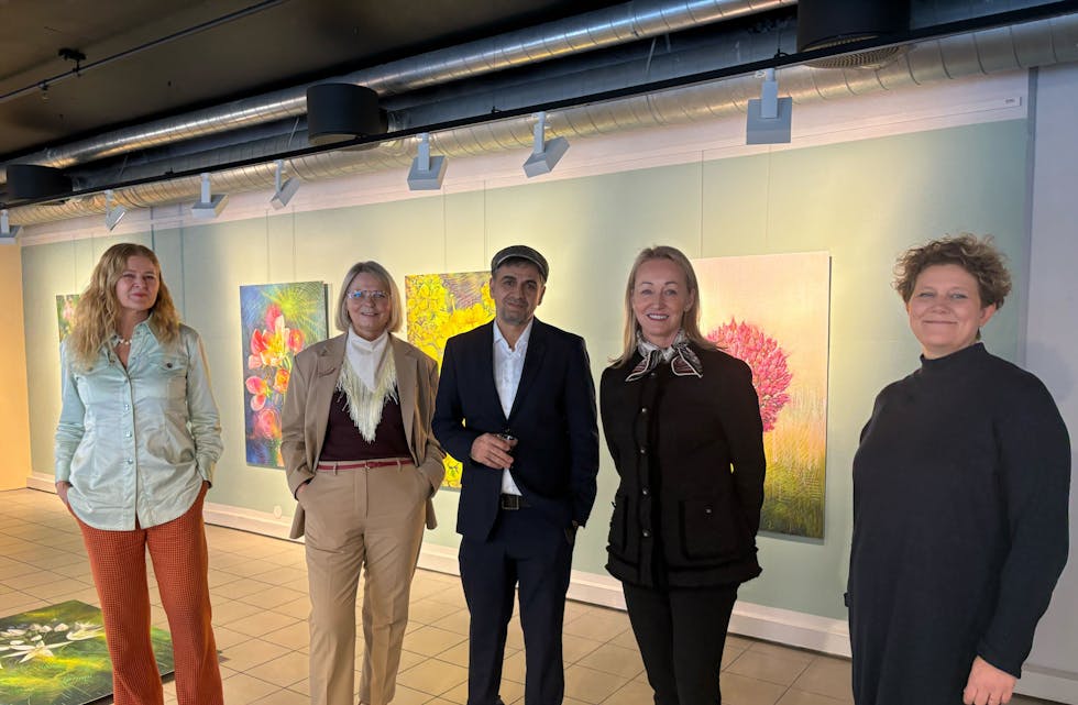 GODT SAMARBEID: Vibeke Christensen, daglig leder, kunstprodusent, kurator (f.v.), Kristine K. Wessel, kunstfaglig prosjektleder og kurator, Shwan Dler Qaradaki, Helene Gulaker Hansen, leder av Ferd Art Programme og Henriette Skretteberg, direktør for Ferd Sosiale Entreprenører.