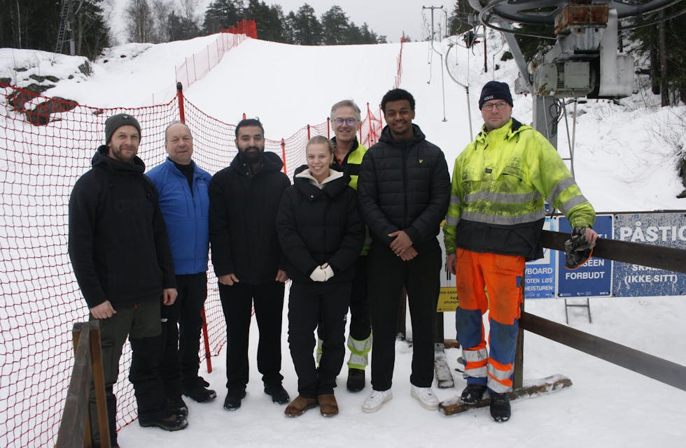 SESONGEN ER I GANG: Gjengen i HSIL er endelig i gang med en ny skisesong. Søndag åpnet Liabakken. Tonny Eklund, Jon Schmidt, Humayun Saeed Alam, Tilde Victoria Greenwood, Ole Edvard S. Weisæth, Lukas Asres og Stephen Tollefsen er klare for å skape skiglede.