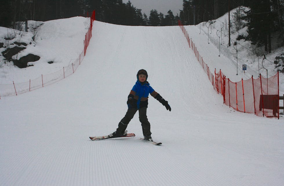 ERFAREN SKILØPER: Theo (7) har stått på ski siden han var to, og kjenner Liabakken like godt som sin egen bukselomme.