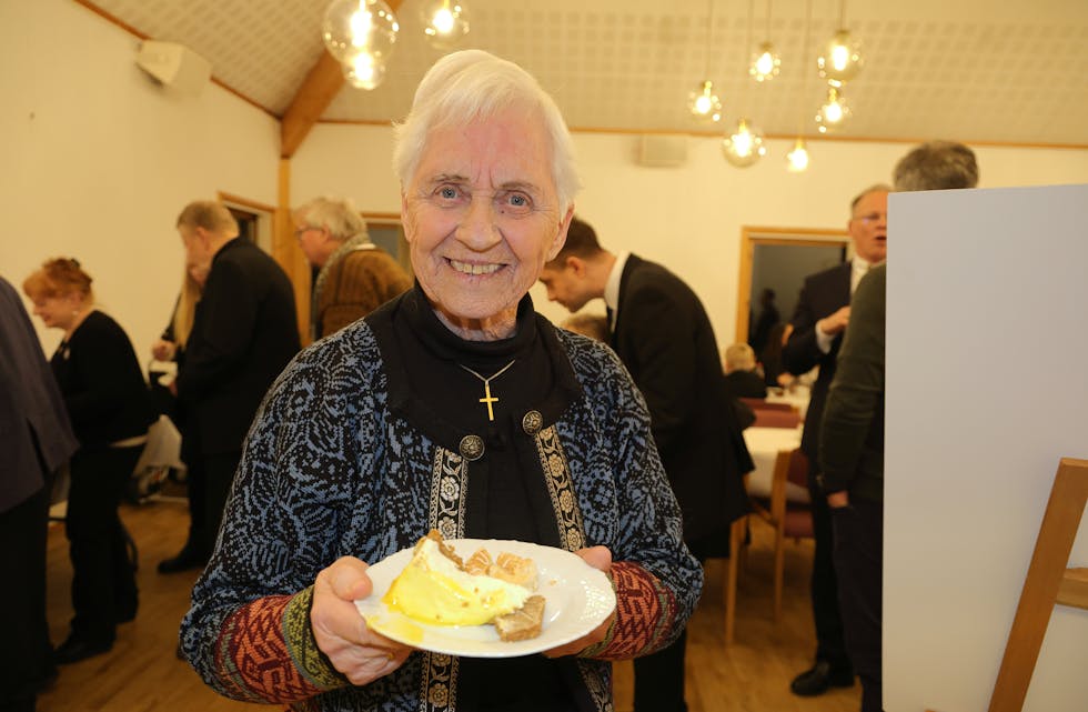 MANGE MINNEORD: Tore Eide Svenning, Øivind Grøstad, Jan Haanes, Kjartan Eide, May Grimdalen, Anders Røberg-Larsen og Frøydis Cederkvist Stenerud var blant dem som gjerne ville dele historier og tanker under minnestunden.
MargitK-Bisettelse_230126