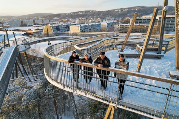 PÅ TVERS AV GRORUDDALEN: Bydelsreformen har gått for fort fram mener Norvald Mo (f.v.), Mari Rise Knutsen, Vidar Solberg og Roar Gravdahl. De ønsker å trekke i bremsen.